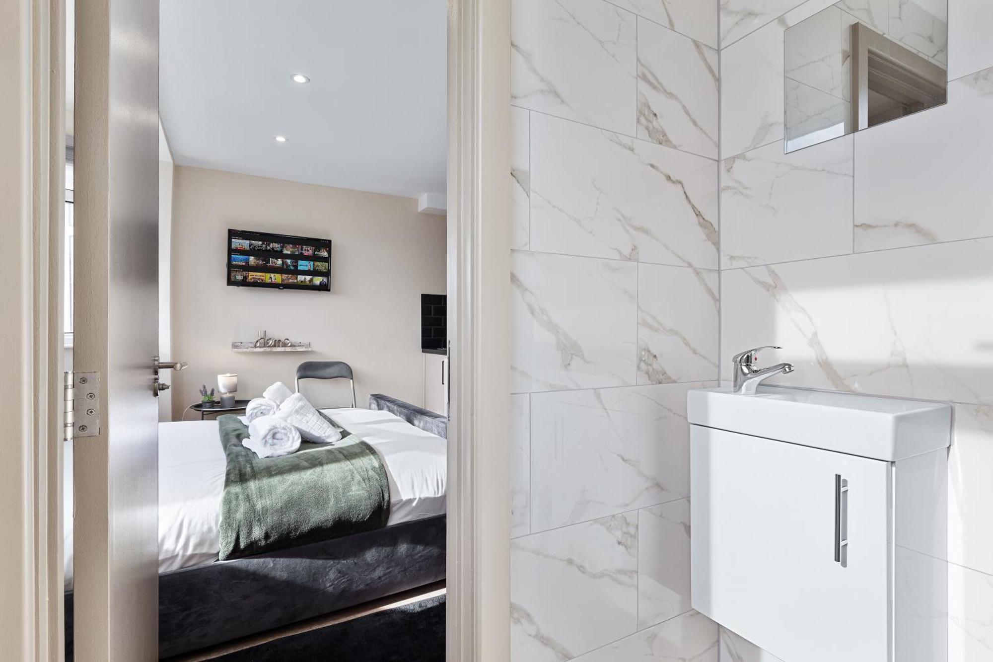 Serviced Ensuite Modern Studio - Sleeps 2 - Near Wembley Stadium - Good Transport Link To Central London - Harrow Ha3 Hatch End Zewnętrze zdjęcie