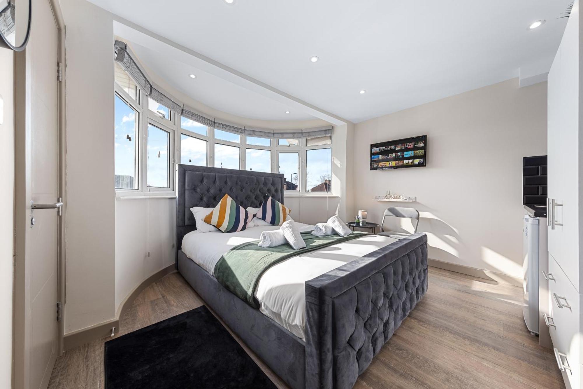 Serviced Ensuite Modern Studio - Sleeps 2 - Near Wembley Stadium - Good Transport Link To Central London - Harrow Ha3 Hatch End Zewnętrze zdjęcie